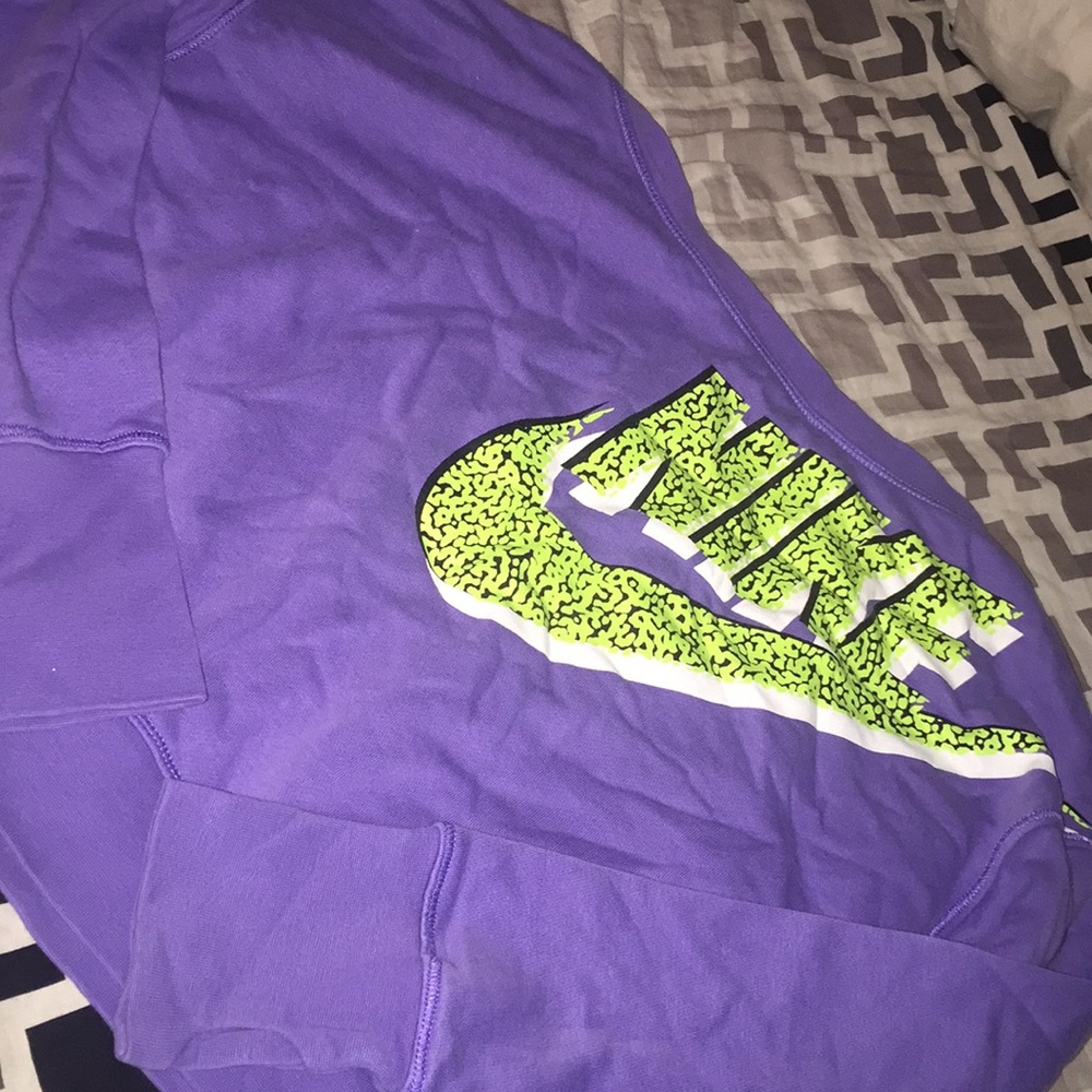 Cropped purple Nike sweater 😍